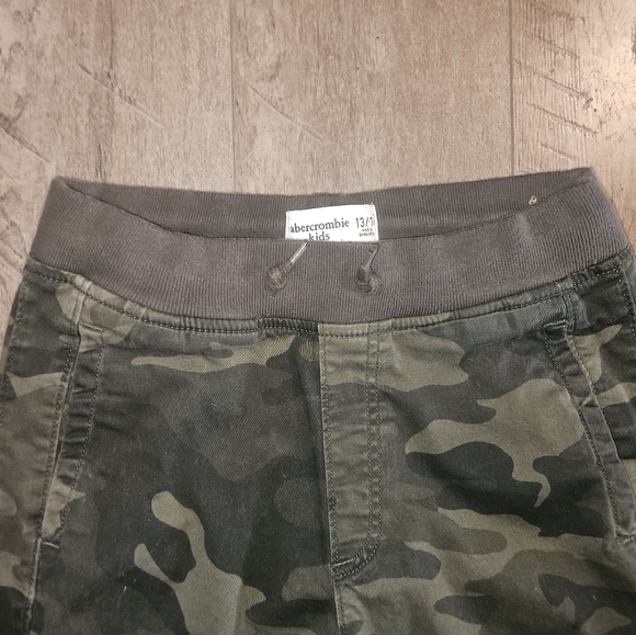 Boys abercrombie kids Camo Joggers - Size 13/14 - Picture 3 of 5